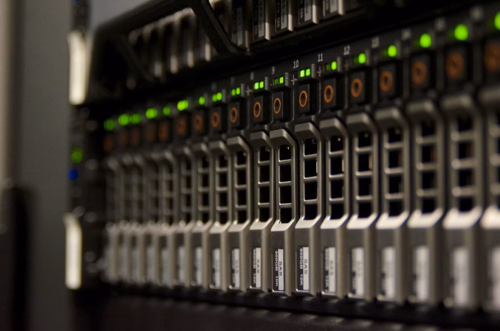 Rack de serveurs dans un centre de données cloud